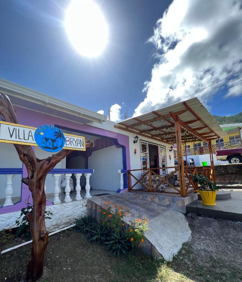 Posada Villa Bryan Rocky Point Exteriör bild